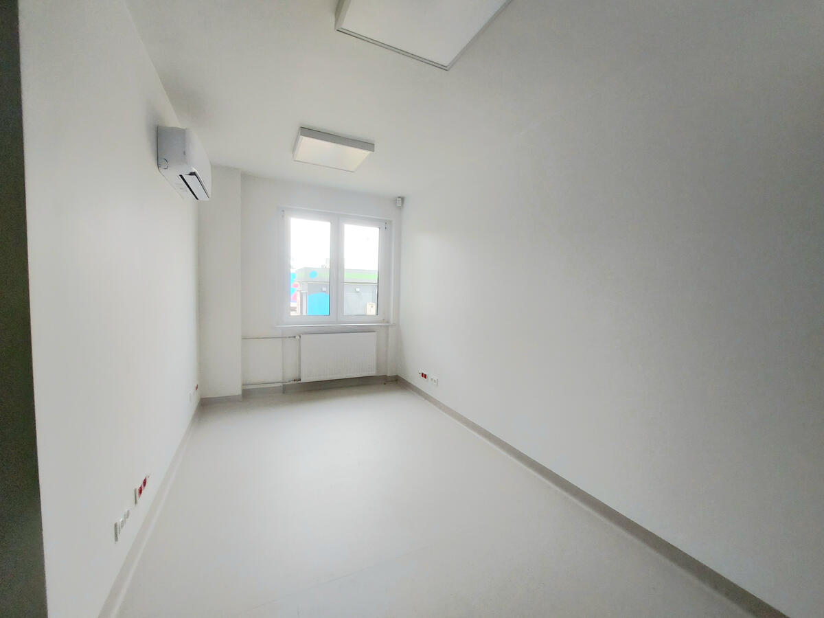 Położenie gładzi, szlifowanie i malowanie ścian i sufitów. Szpital im. Kopernika w Łodzi. Położenie gładzi, szlifowanie, gruntowanie i malowanie tradycyjne ścian i sufitów, szpital im. Mikołaja Kopernika w Łodzi.